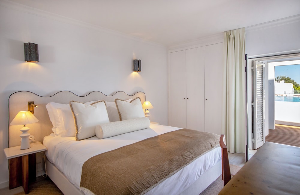 2 BEDROOMS, VILLA, WITH VIEW