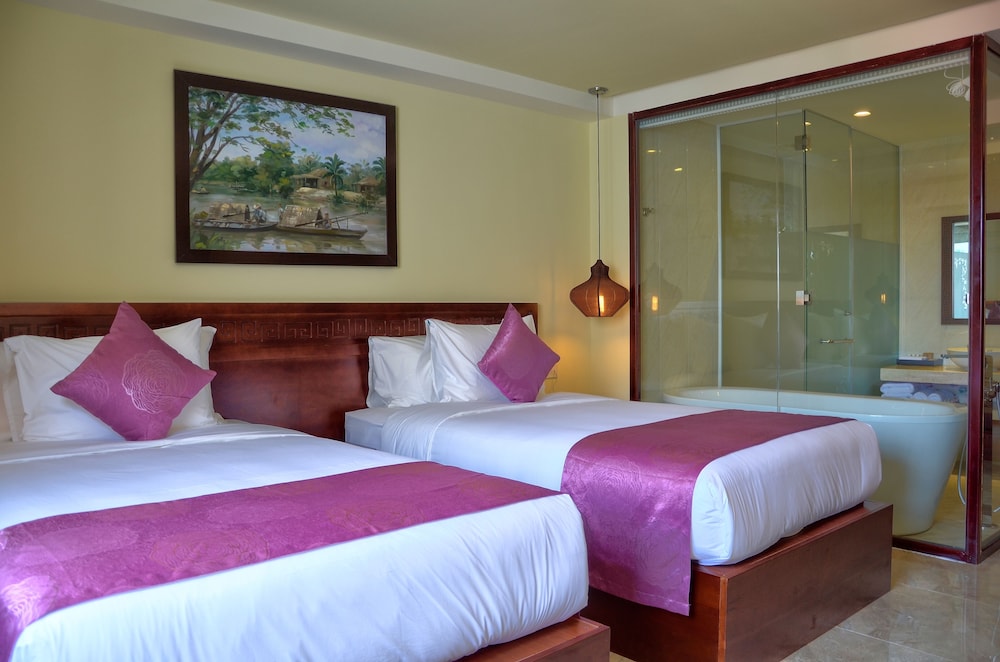 DELUXE, DOUBLE OR TWIN BED, POOL VIEW