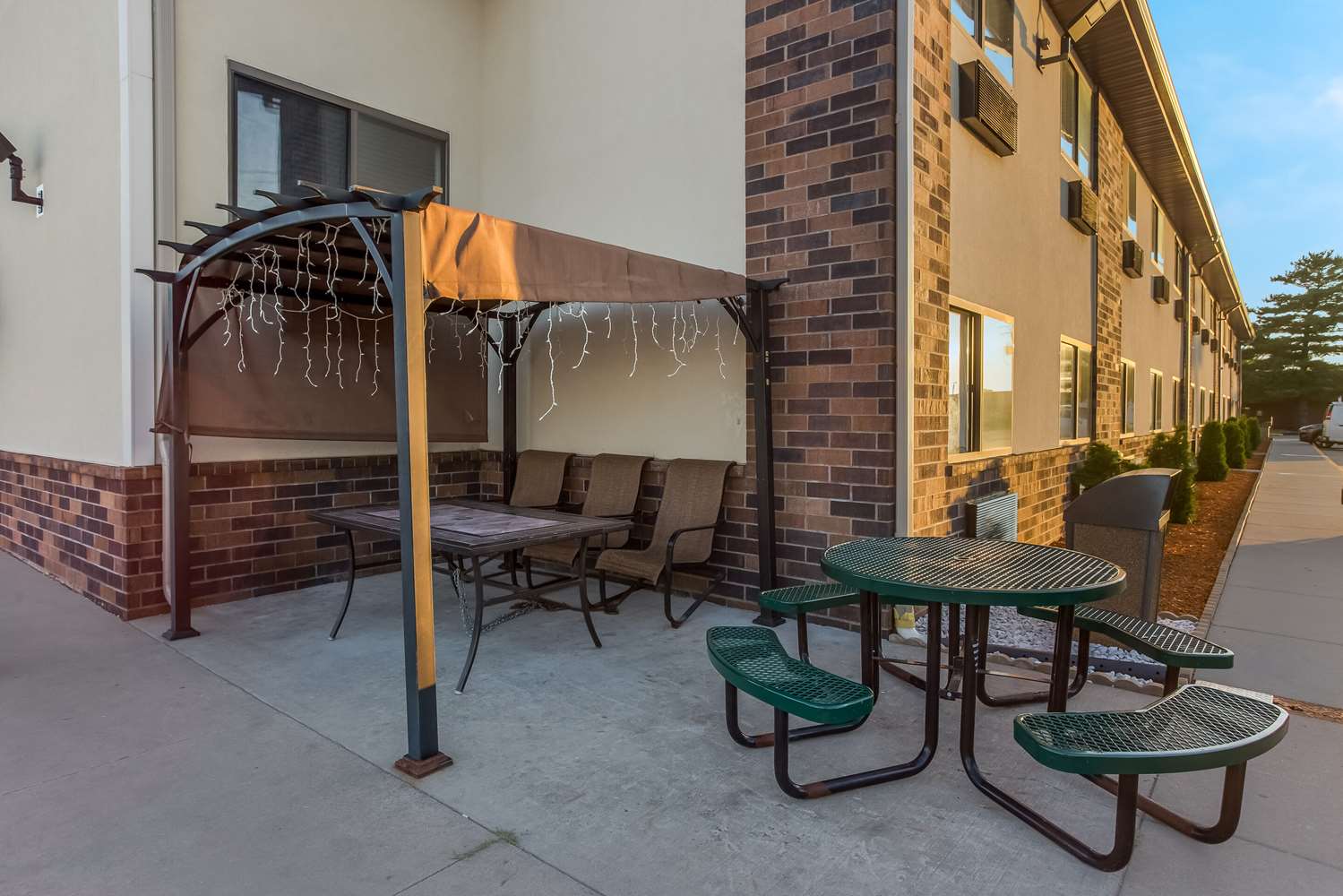Quality Inn Galesburg near US Highway 34 and I-74 19/23