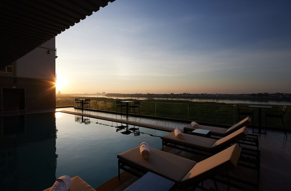Eastin Hotel Vientiane 32/50