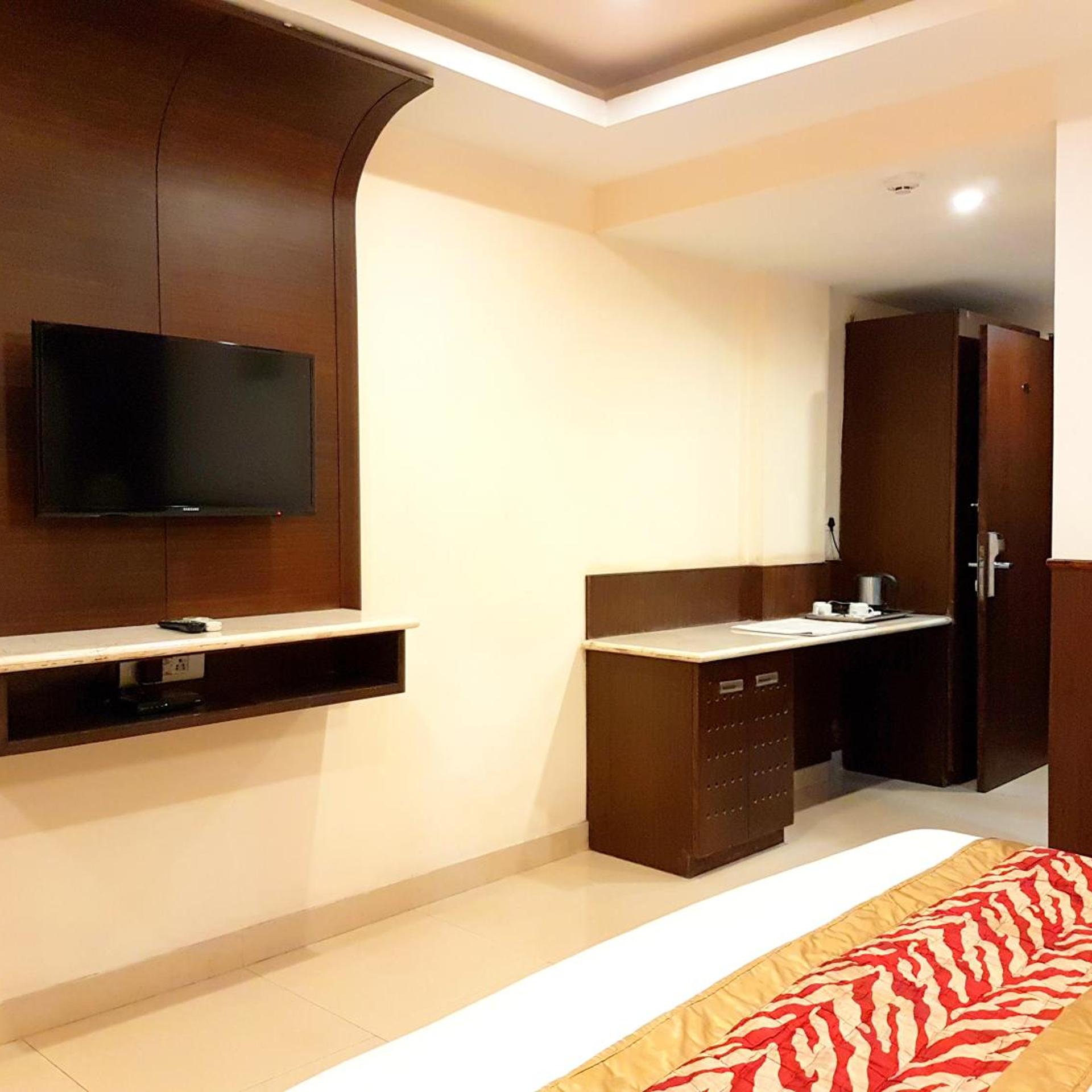 Oyo Premium Nayapalli Irc Village 10/72