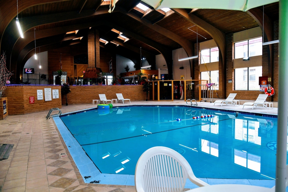 Douglas Inn Amp Conference Center 4/50