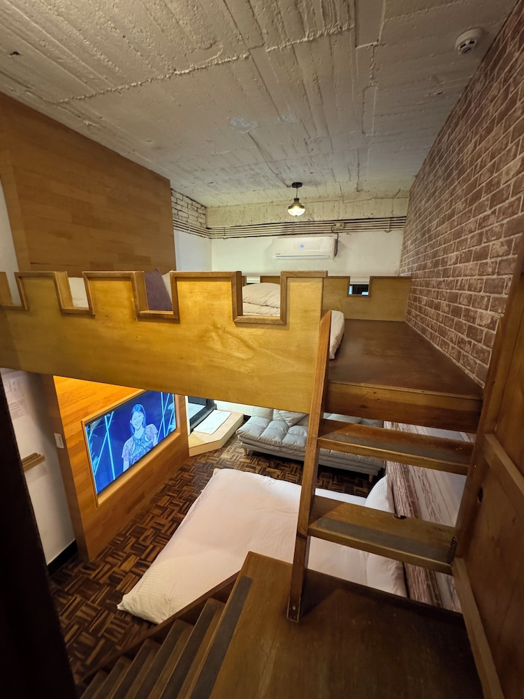 Slow Pace Tainan Hostel 20/32