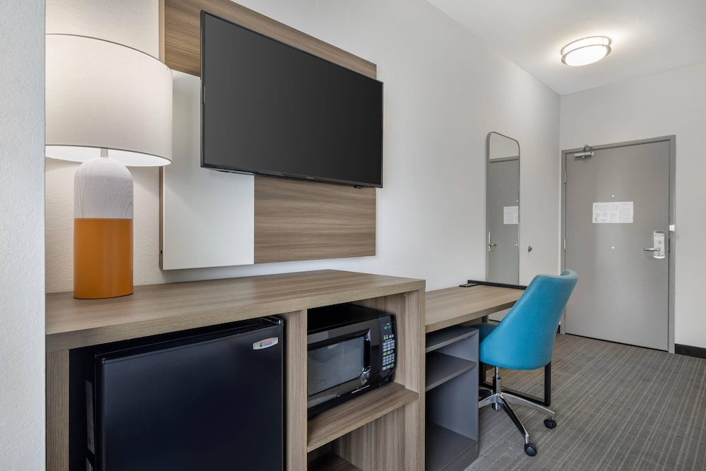Comfort Inn & Suites Rochester South Mayo Clinic 43/54