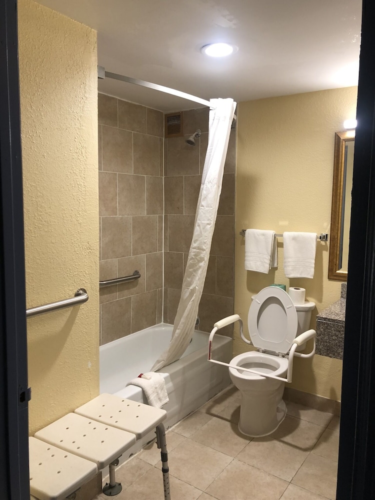 Days Inn By Wyndham Sharonville 7/38