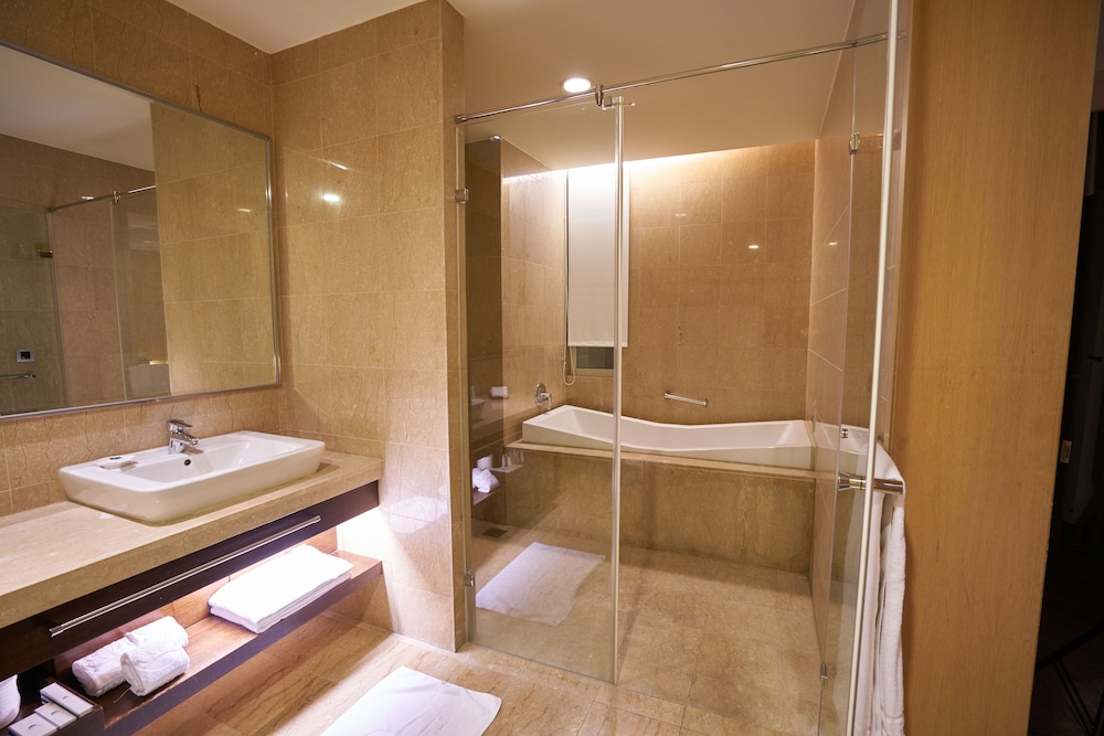 Taipung Suites 24/62