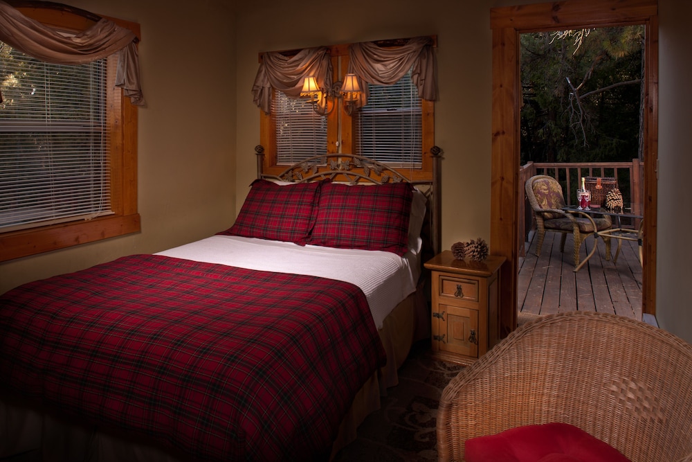 Idyllwild Bunkhouse 5/46