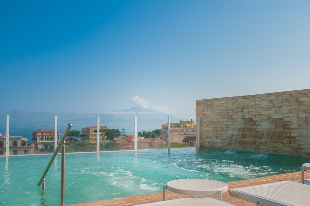 Hotel Plaza Sorrento 46/50