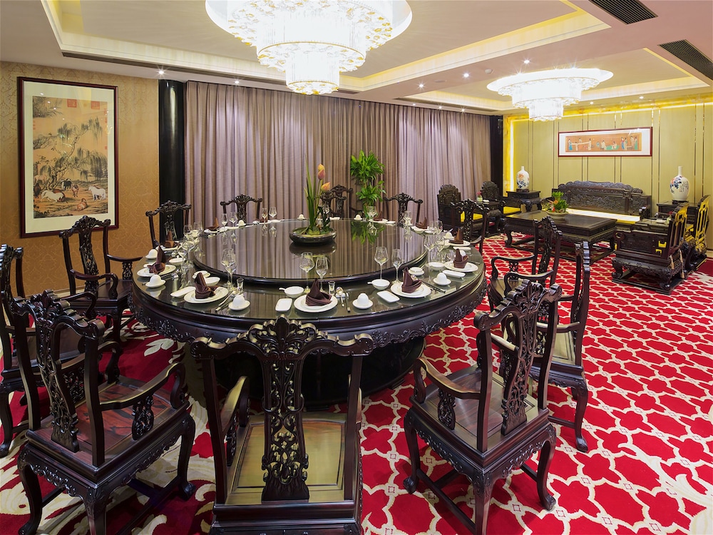 Royal Garden Hotel Shanghai 44/50