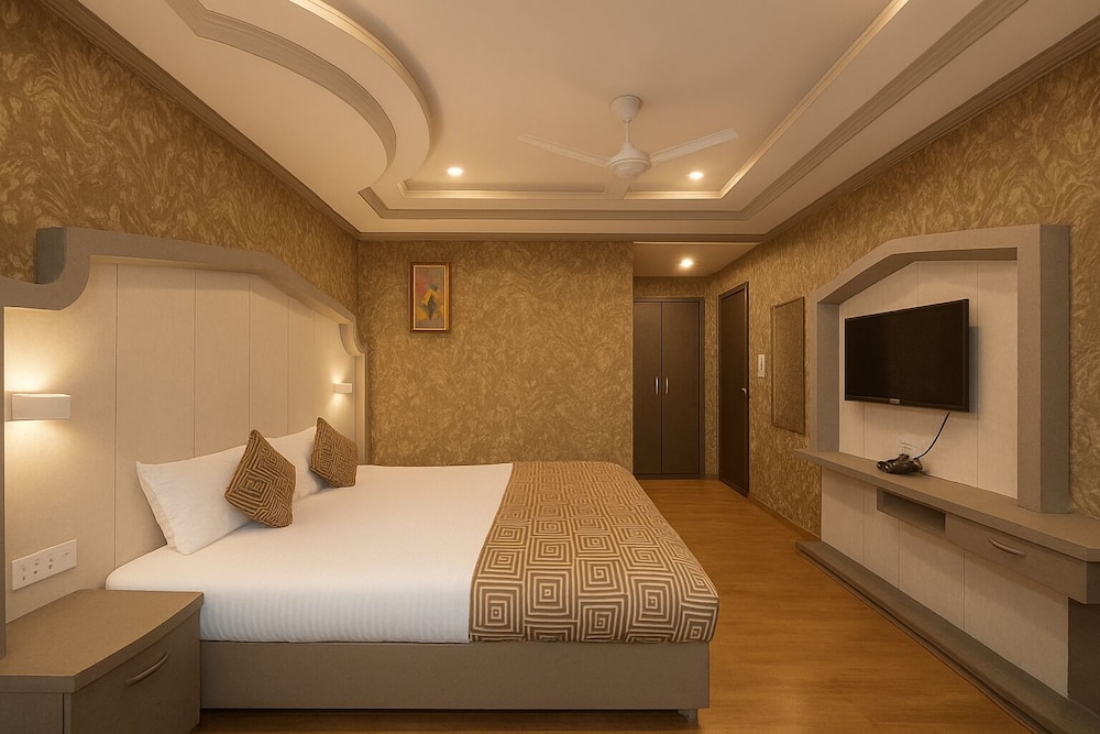 Crown Plaza Residency 15/35