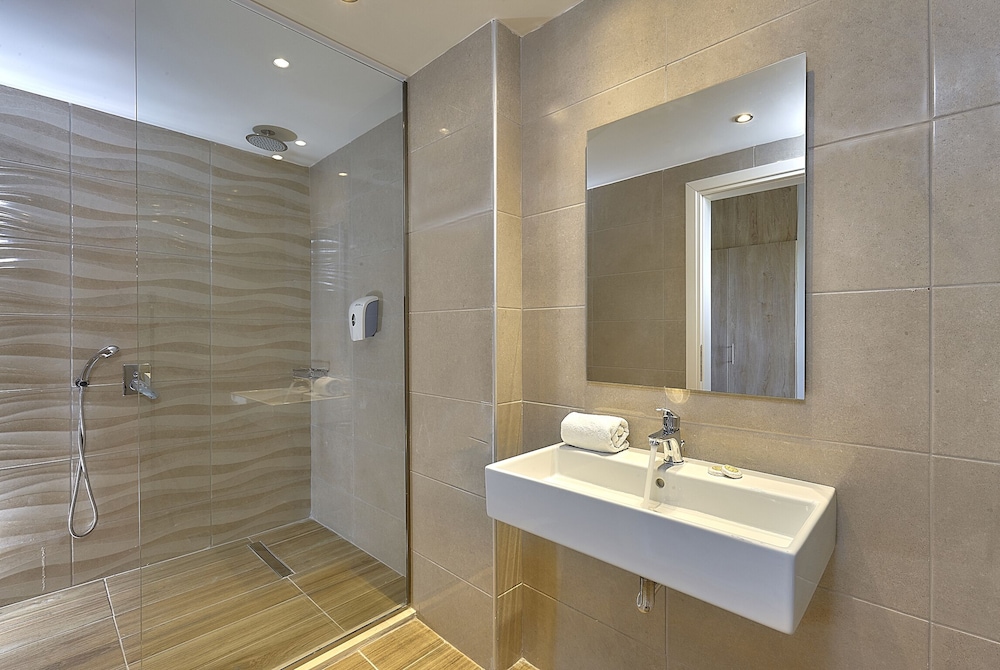 Vasia Royal Hotel 26/27