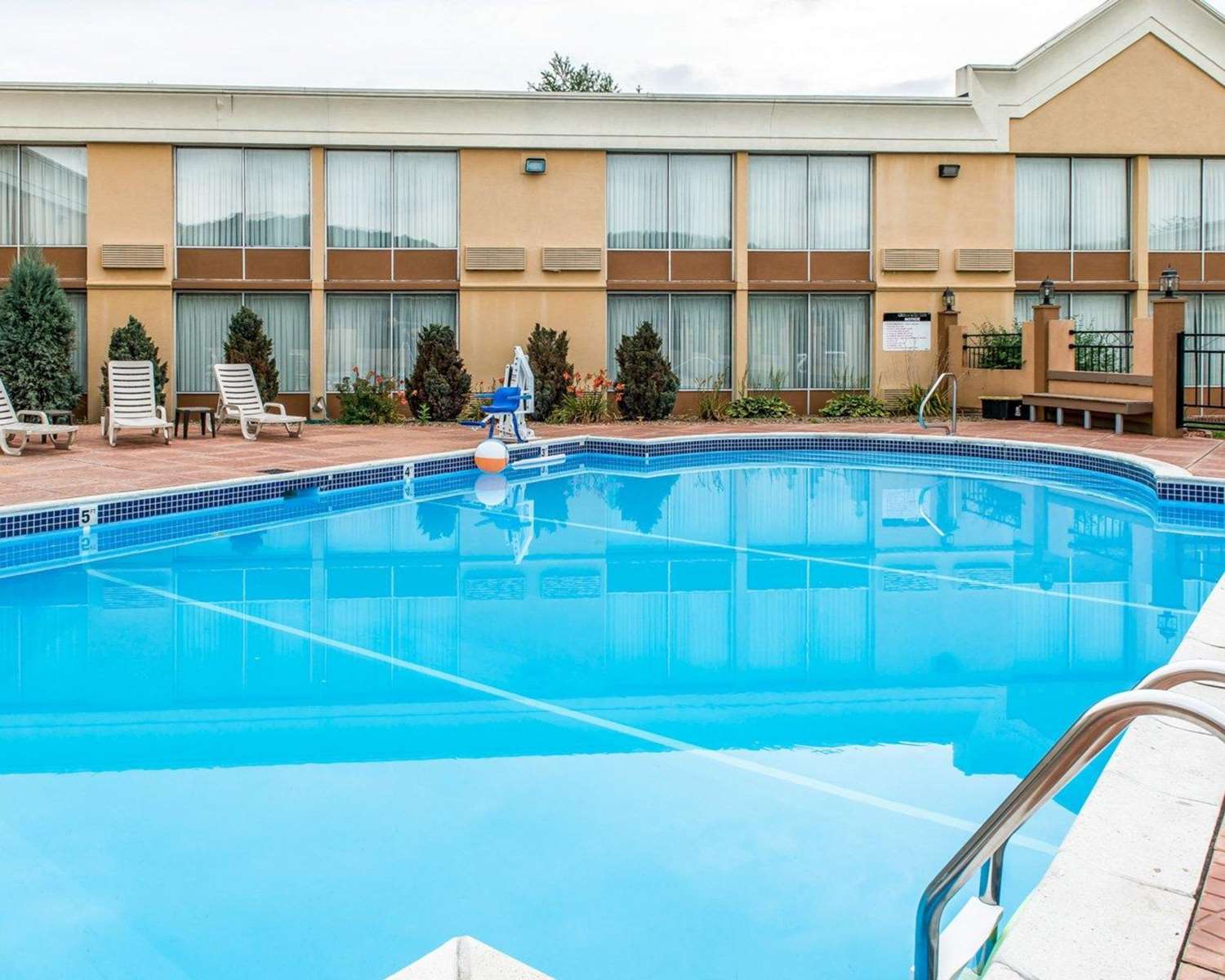 Quality Inn & Suites Indiana South 27/48