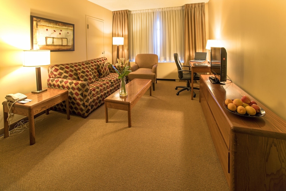 Quality Inn & Suites P.E. Trudeau Airport 15/26