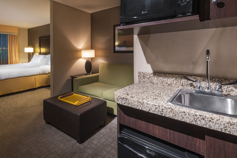 Holiday Inn Express Hotel and Suites Hays 17/53