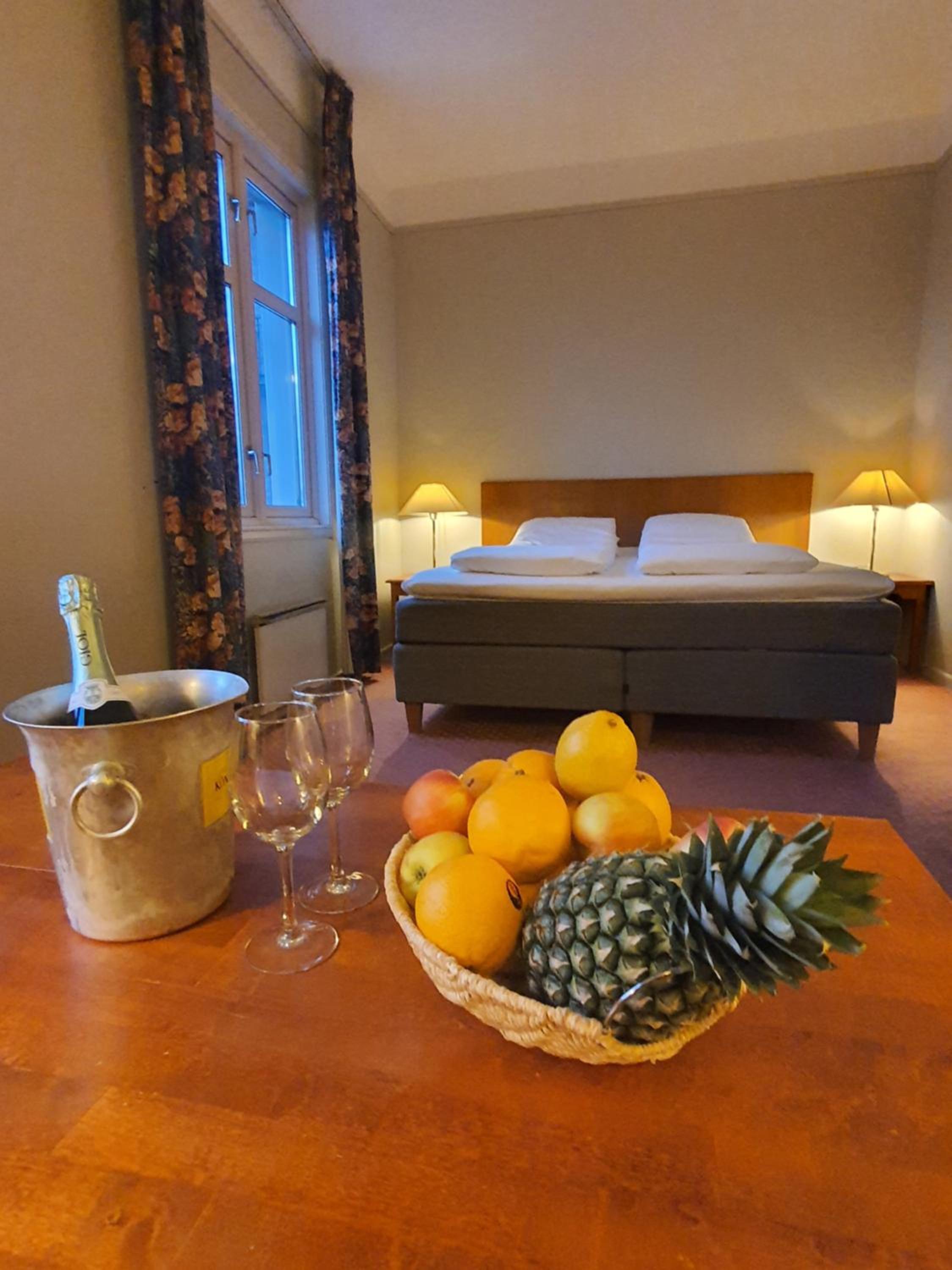 جناح، First Hotel Breiseth 4/10