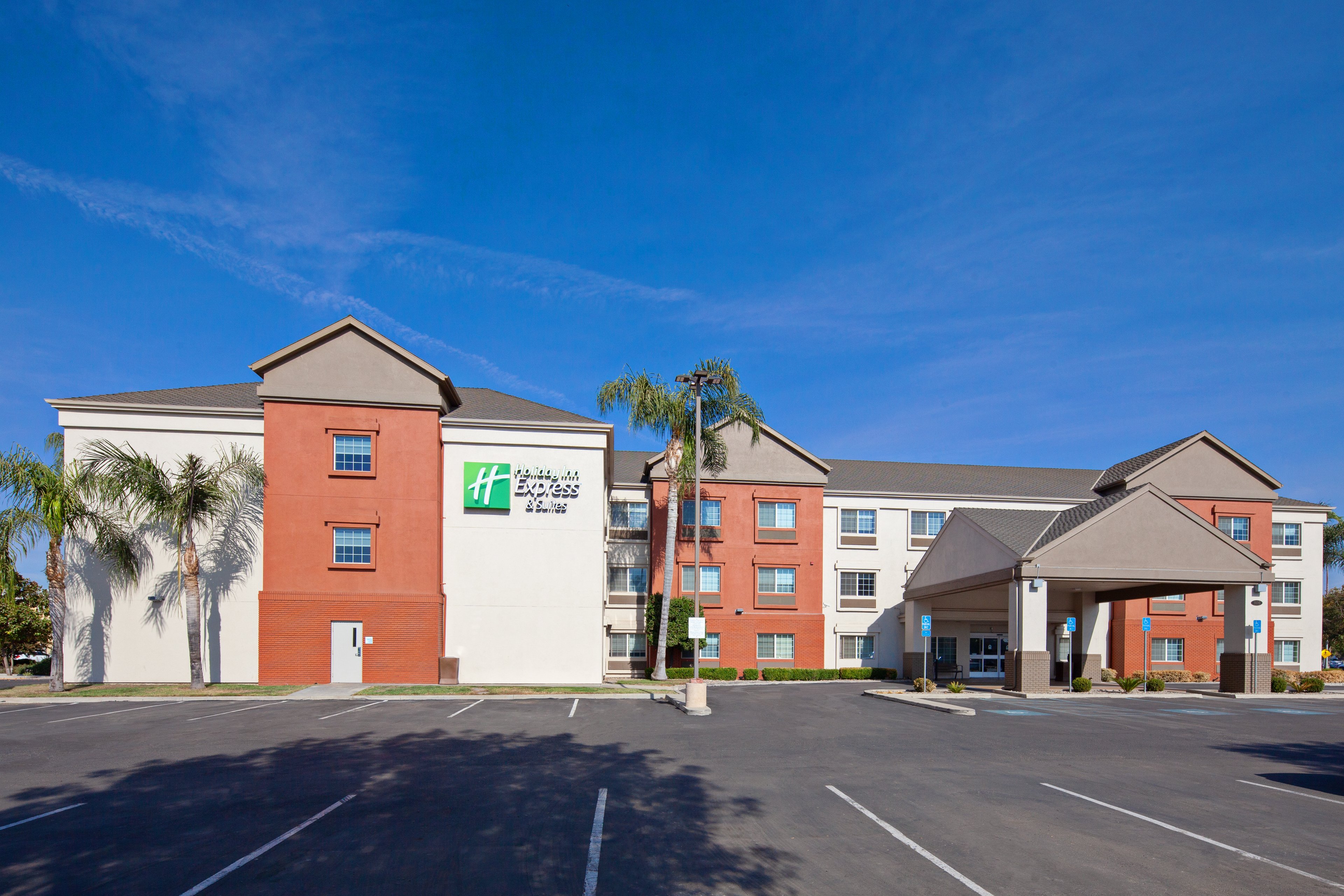 Holiday Inn Express Suites Tular Ex Charter Inn Suites 21/24