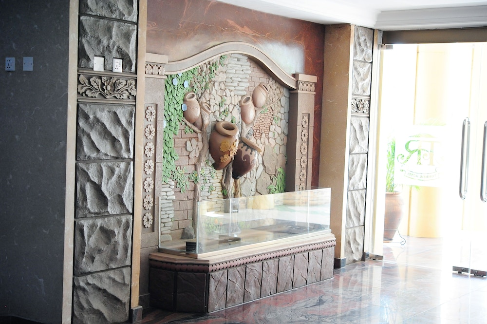 Tomreik Hotel 10/55