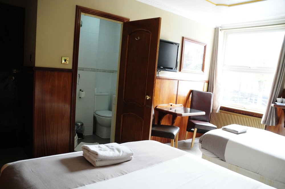 Cricklewood Lodge Hotel 12/33
