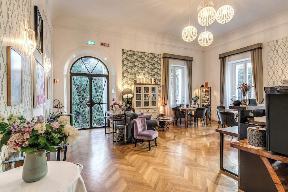 Hotel Villa Mangili 68/89