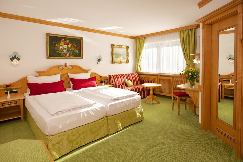 CLASSIC, DELUXE, DOUBLE BED