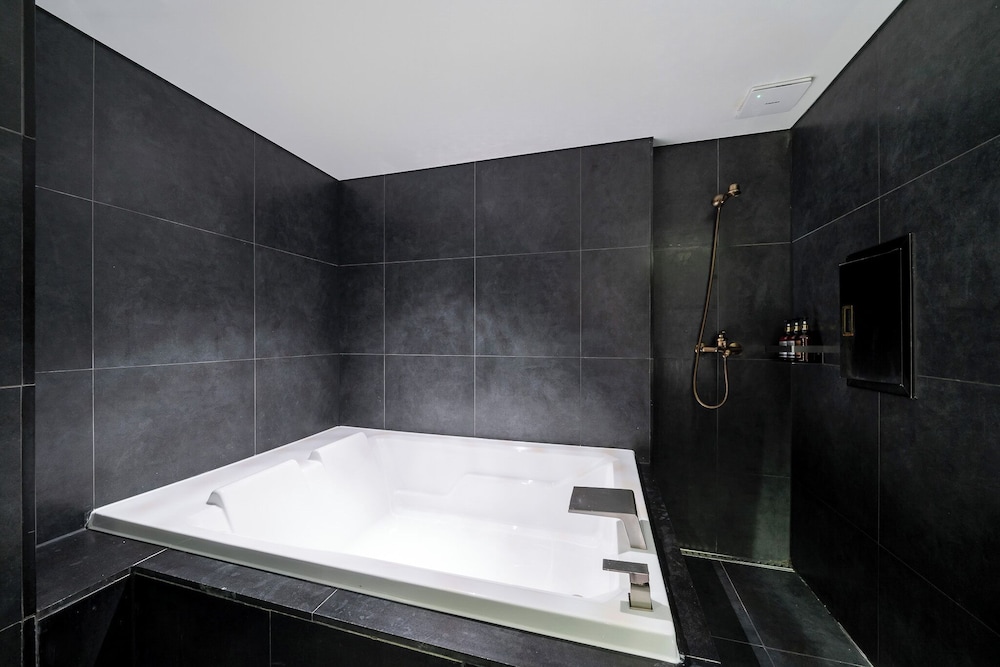 Adlige Hotel 52/54