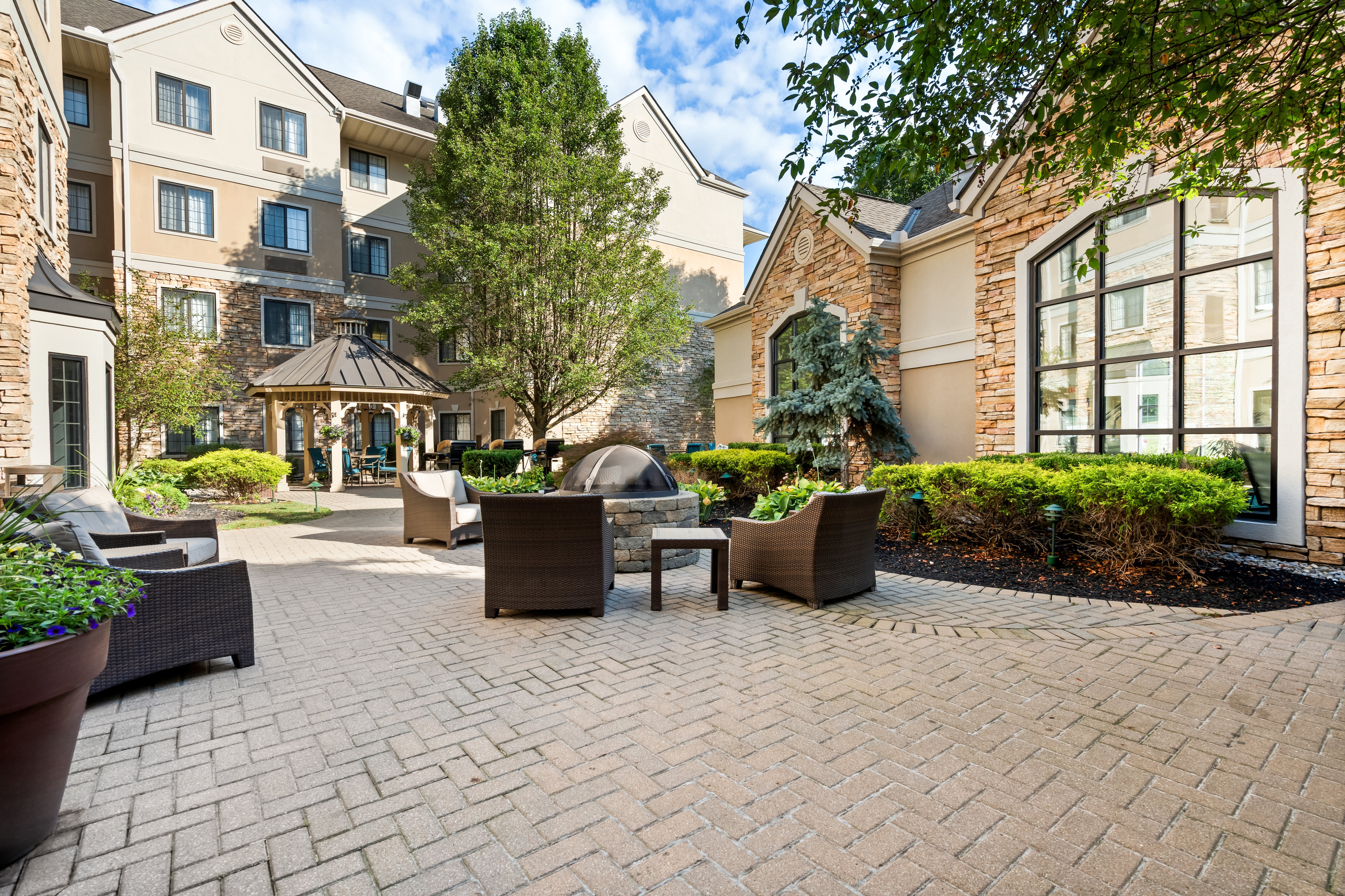 Staybridge Suites Cincinnati North Oh 67/69