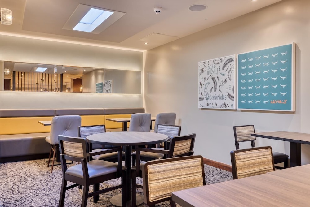 Premier Inn Dublin City Centre (Temple Bar) hotel 31/35