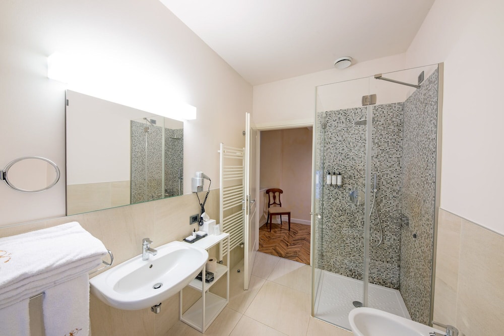 Hotel Castello Di Casiglio 77/79