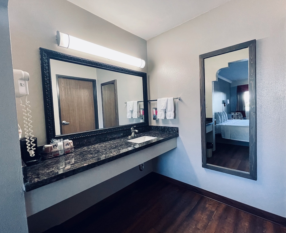 Quality Inn Bishop Near Mammoth 11/20