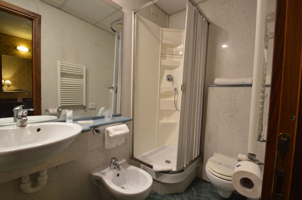 Hotel Montecarlo Roma 6/48