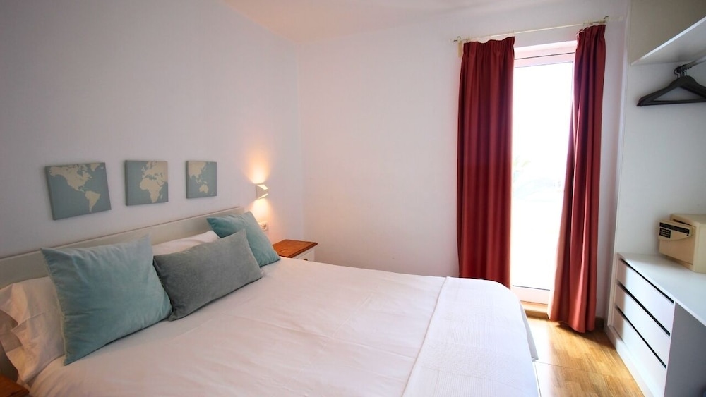 Neptuno Suites - Only Adults 16/50