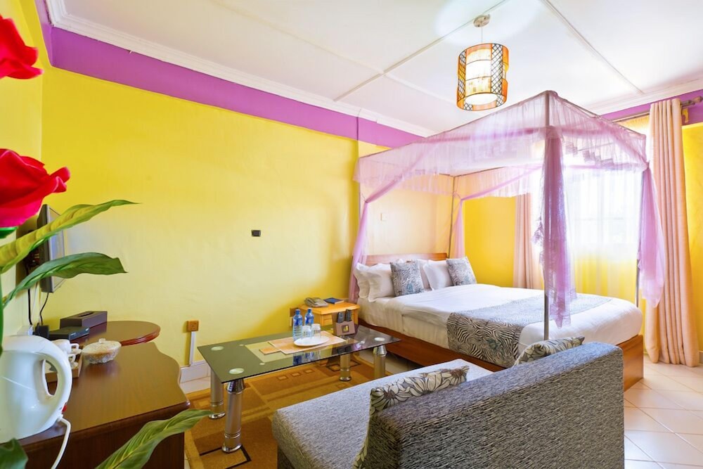 Hotel Nokras Muranga 35/55