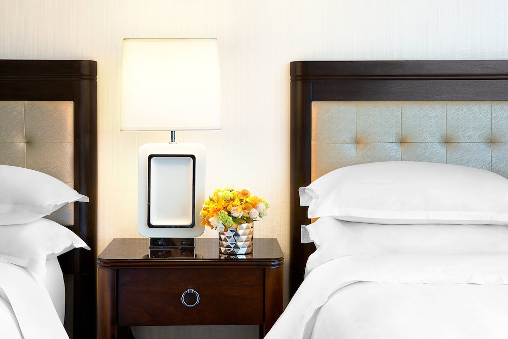 Sheraton Vancouver Wall Centre 12/34