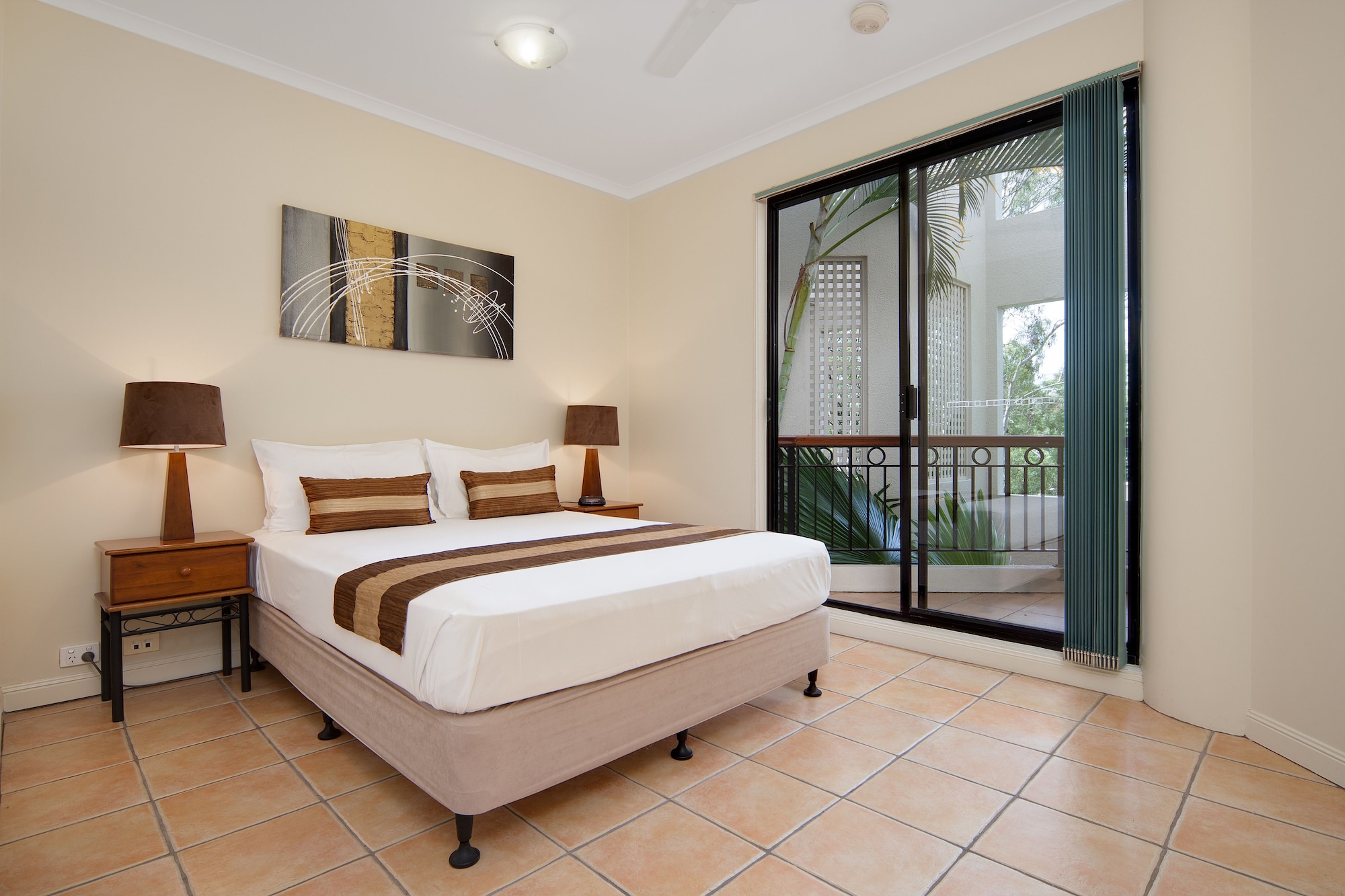 1 BEDROOM, SUITE