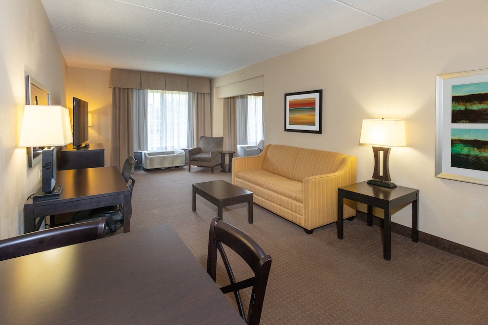 Holiday Inn Express Suites Jacksonville Airport 43/63