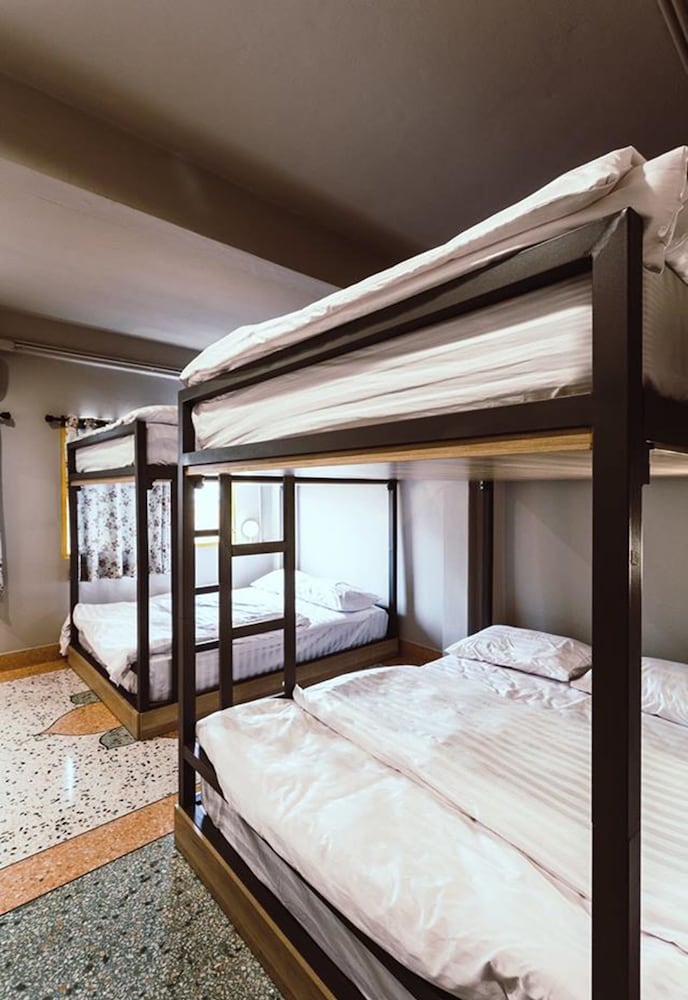 Merge Hostel 22/53