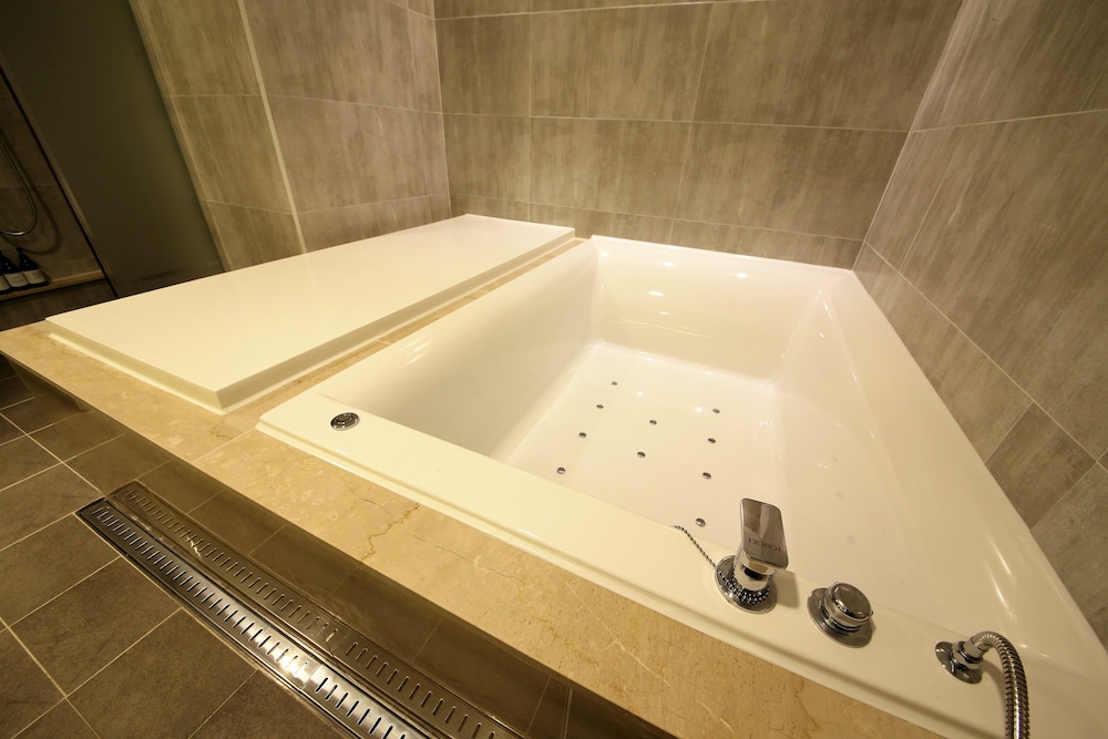 Premium Ava Hotel Sasang 50/50
