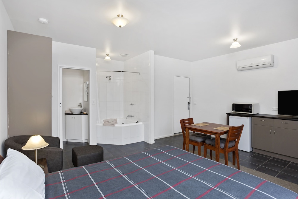Port Fairy Motor Inn 16/63