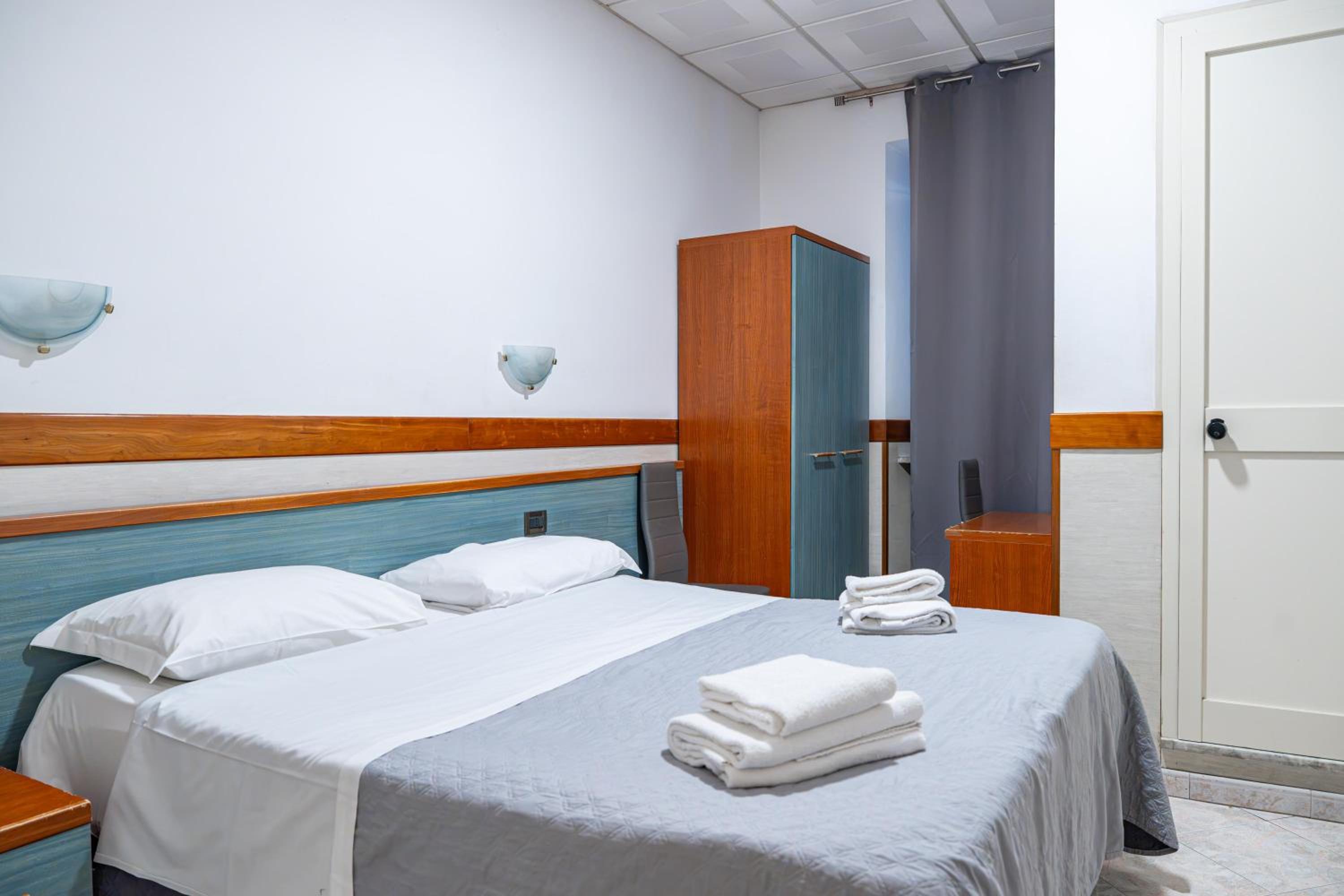 Room, Queen Bed