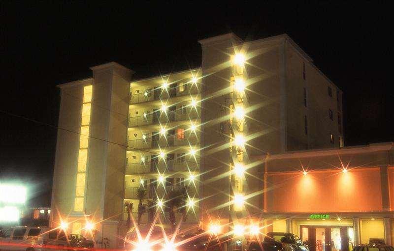 The Flamingo Hotel and Tower 1/50