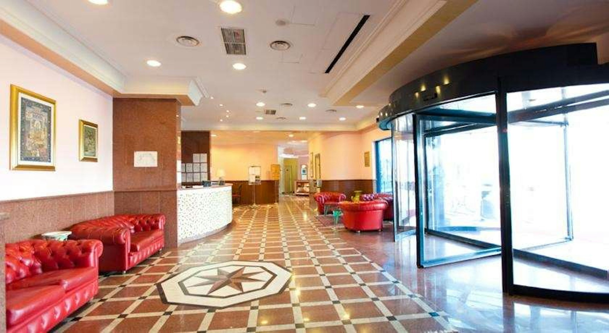 River Palace Hotel 2/10