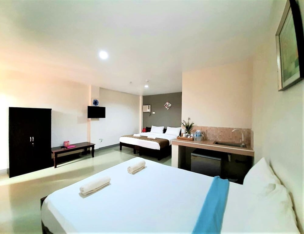 Conrada's Place Hotel And Resort 36/67