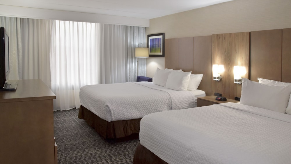 Crowne Plaza Cleveland Airport 9/60