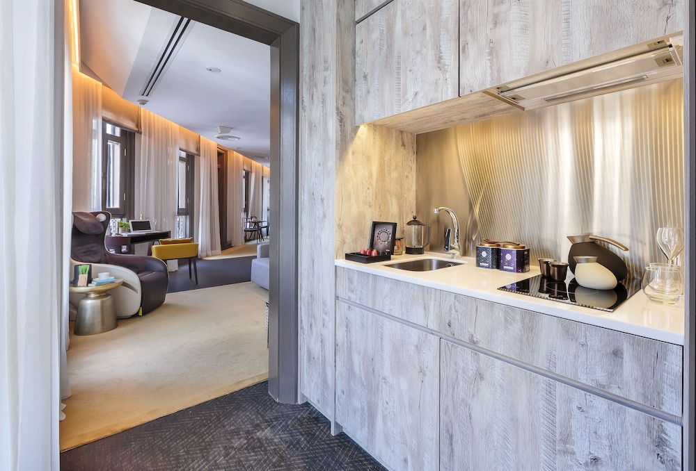Ann Siang House The Unlimited Collection by Oakwood 16/31