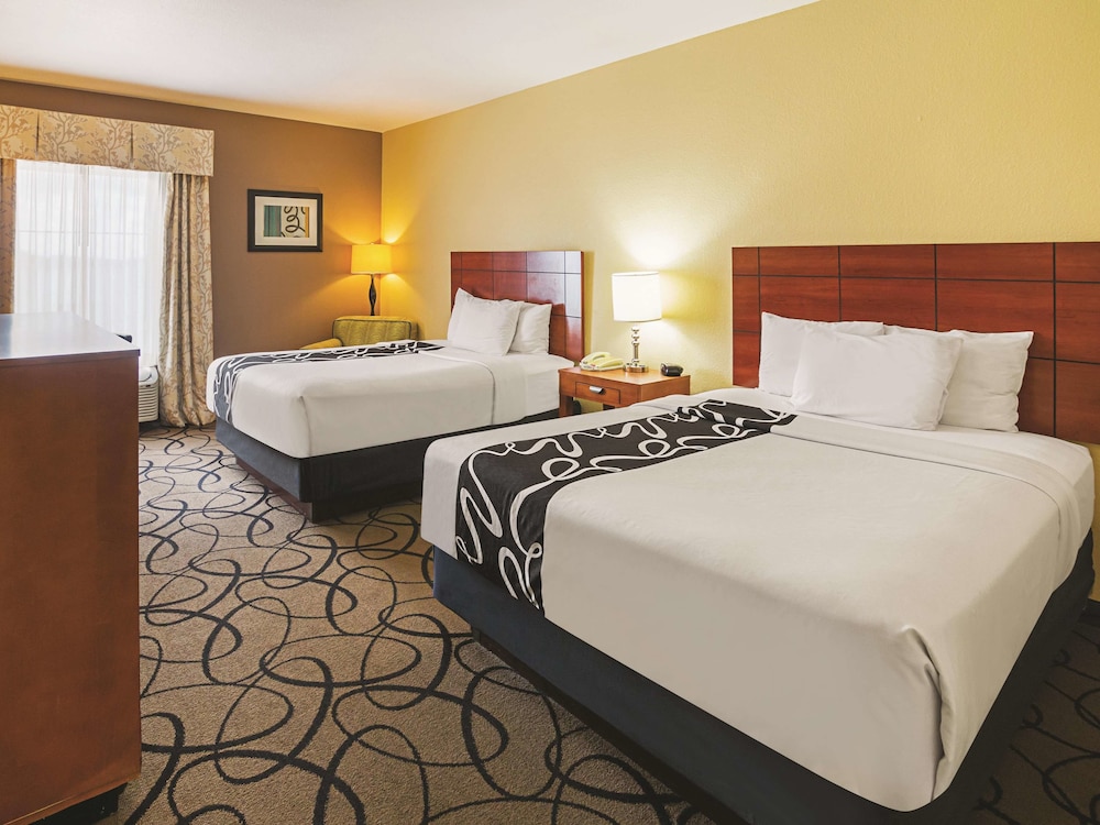 La Quinta Inn & Suites by Wyndham Ft. Worth - Forest Hill TX 15/49