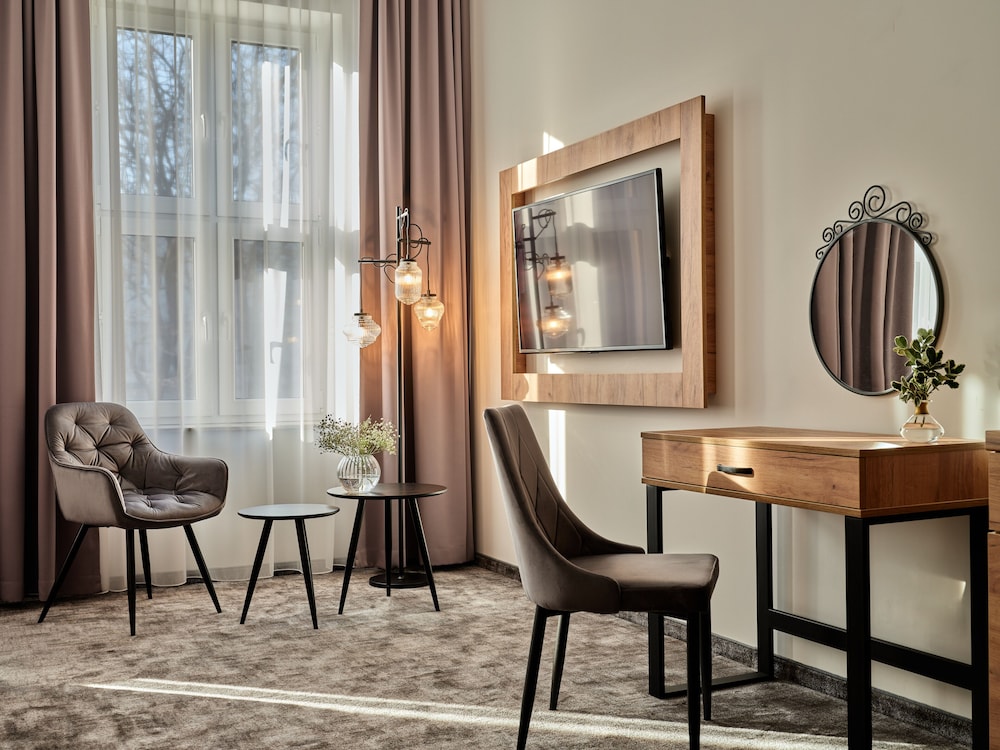 1891 Garni Hotel 36/44