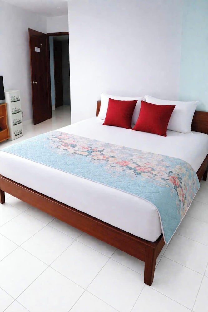 DELUXE, DOUBLE BED