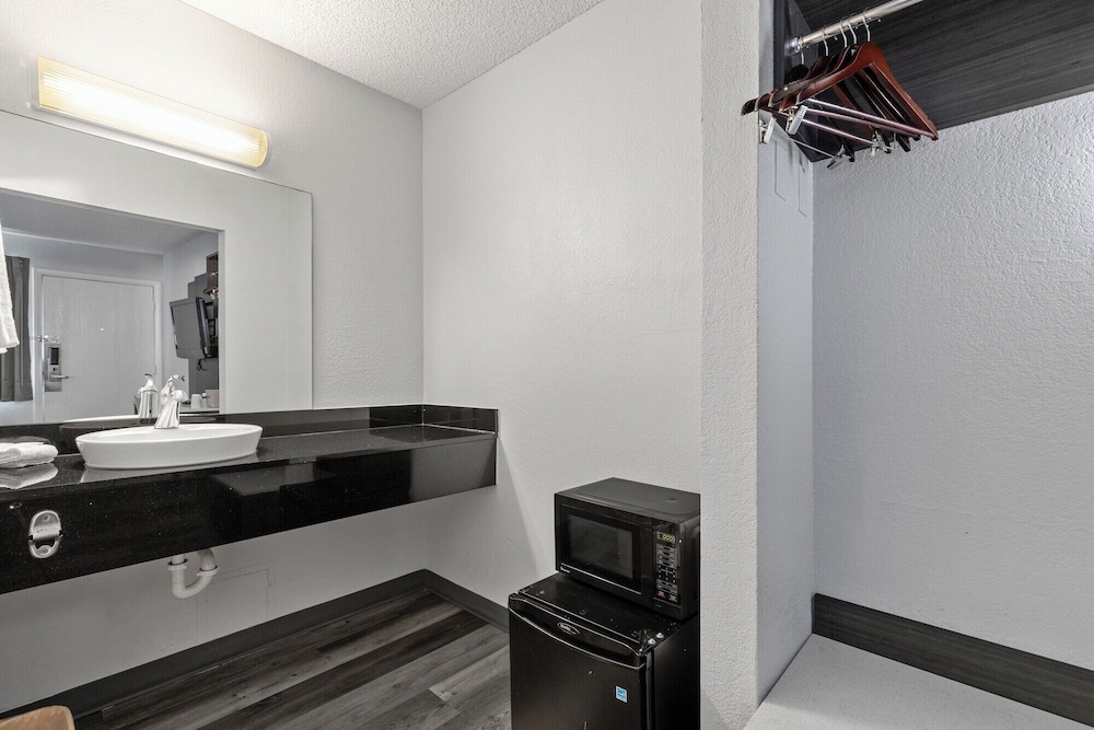 Motel6 San Diego, CA - North 60/61