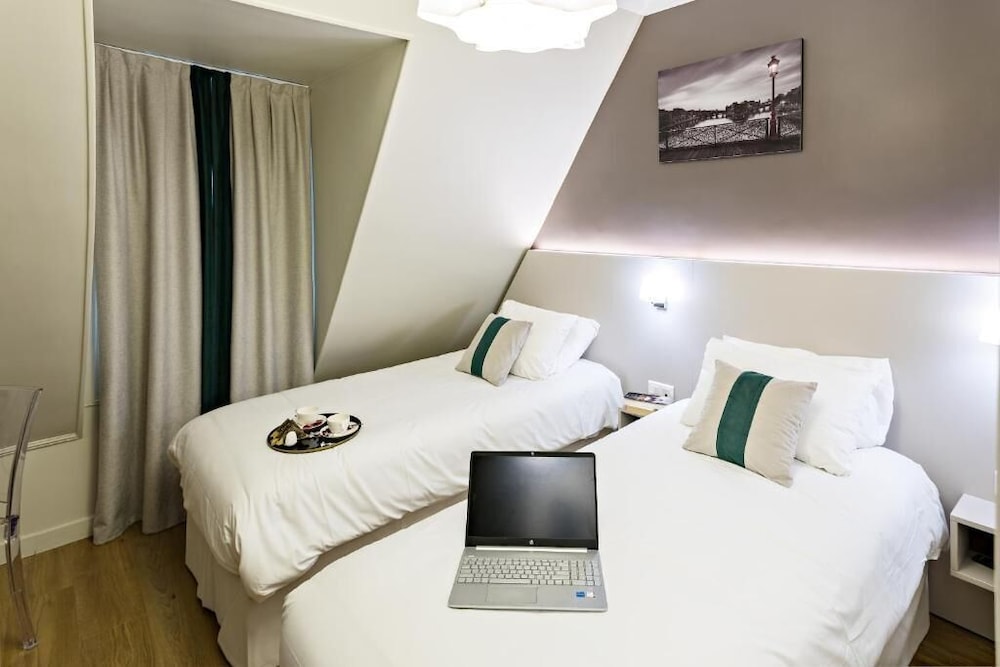MODERN HOTEL 12/51