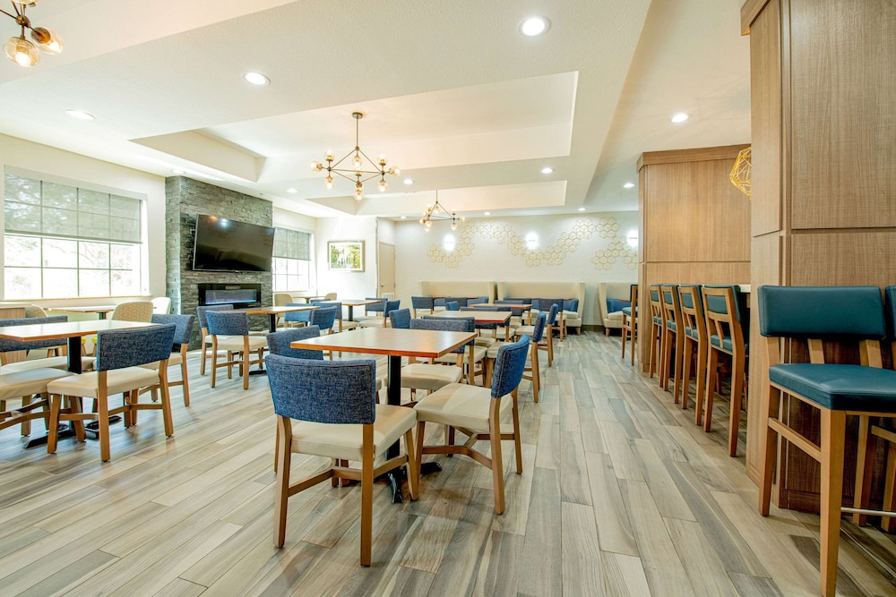 Comfort Suites Oil Center 37/60